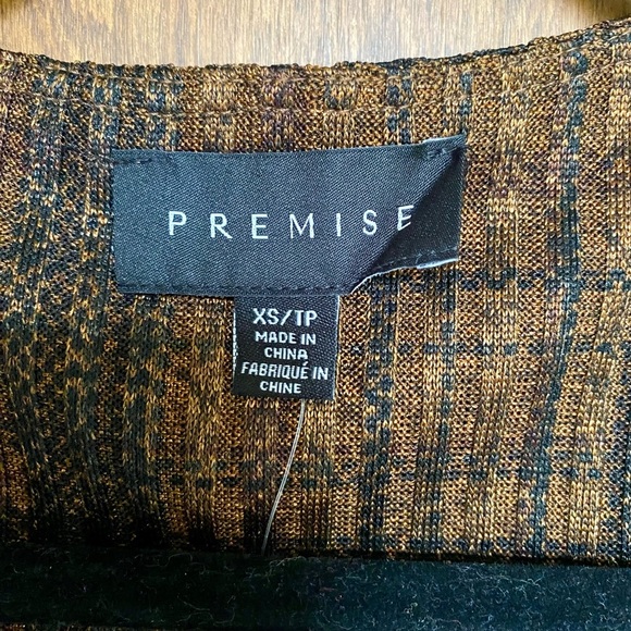 Premise Golden Brown Metallic V Neck. Three-Quarter cuffed Sleeves. Size XS - Picture 7 of 10